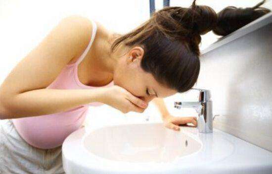 18岁少女剧烈呕吐医生说她是艾滋病男友吓得晕倒在急诊室