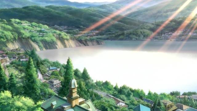 (《你的名字》剧照)同时也感慨故事情节,彗星坠落,撞毁小镇,让一些来