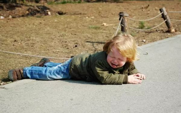 运动,语言,智力,社交 四方面观察孩子发育迟缓