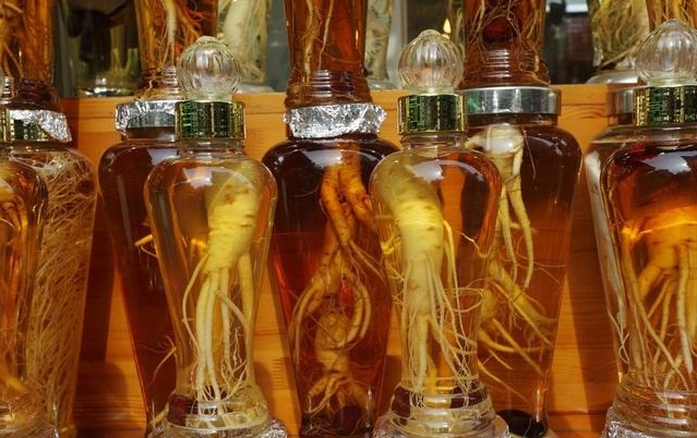 肾虚腰痛,用什么中药泡酒喝最好?看看中药专家怎么说