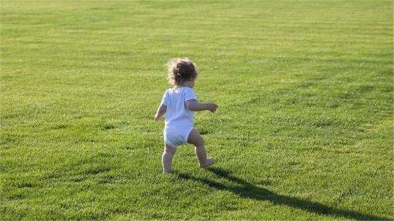 宝宝在学走路的时候出现内八字属不属于正常