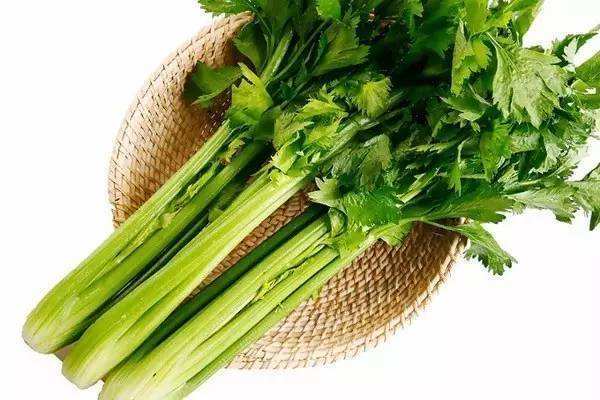 芹菜蜂蜜茶对原发 妊娠及更年期高血压均有效 营养师告知吃法 陈敬斌三级 爱问医生