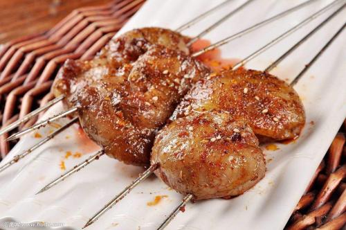 说起这大猪腰子,可是很多男士的最爱,无论是吃烧烤,还是家常炒菜,总是