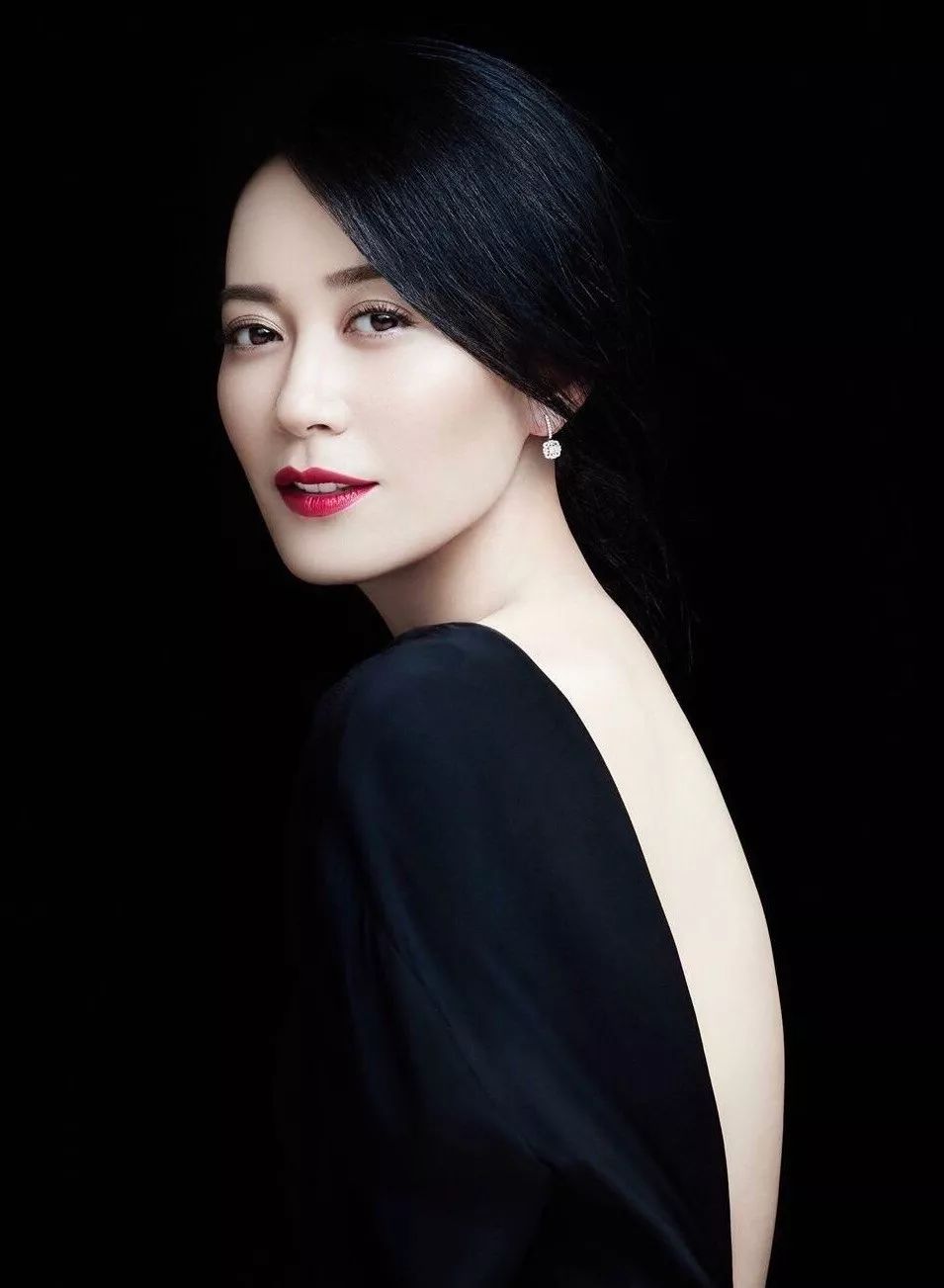 46岁的俞飞鸿美过20岁,到底什么样的脸比较抗老?