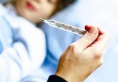 直肠测温法: 被测者取侧卧位,将肛门体温计的圆钝端涂以润滑剂,徐徐