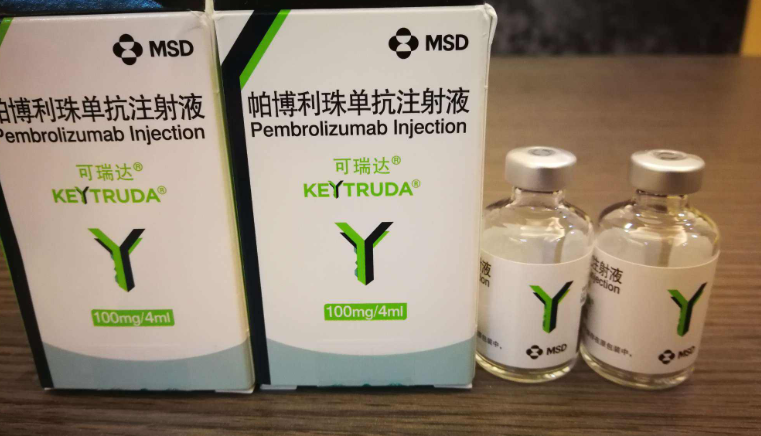 卡特服用的是pd-1抑制剂帕博利珠单抗,俗称k药,是第一个被批准,于2014