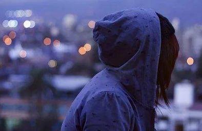 武汉外卖小哥杀人后淡定抽烟，背后是叠加性心理创伤被激活