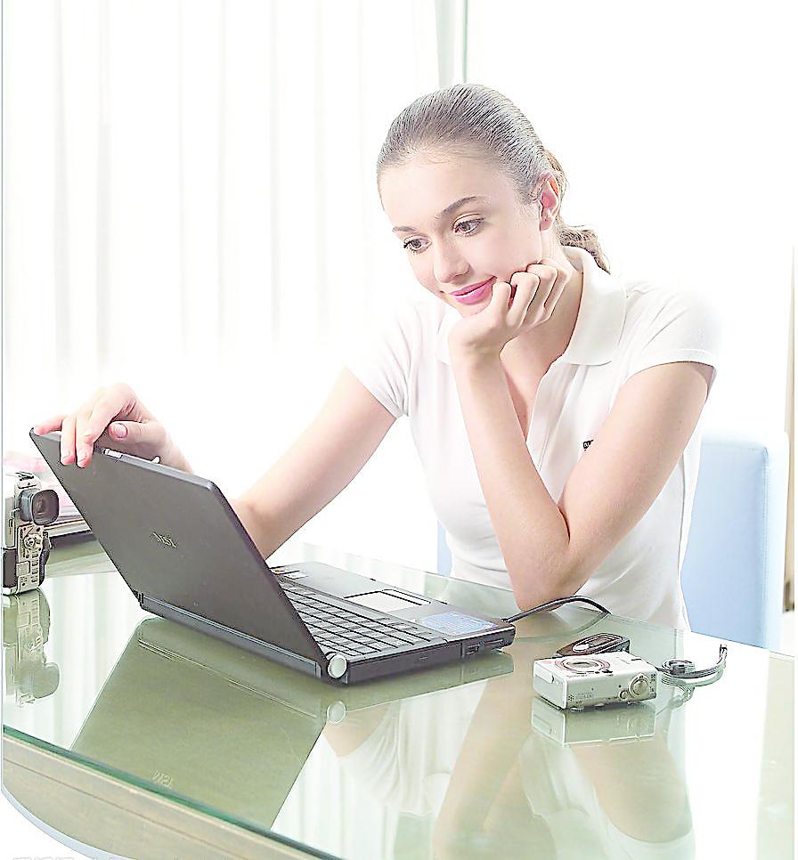 经常对着电脑如何避免脸上长痘?