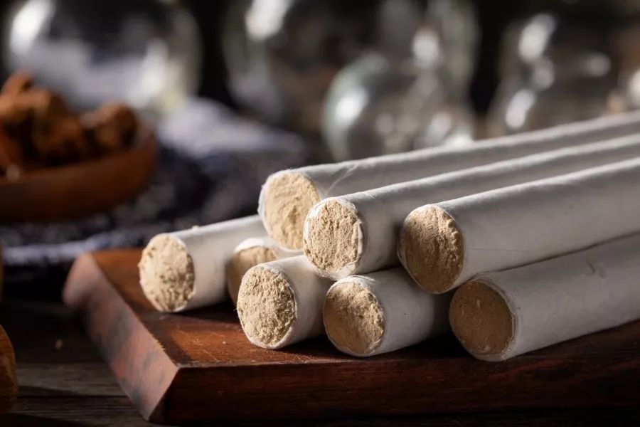 用同样的火力艾灸时,有病灶的地方会比其他地方敏感,会更容易起灸花