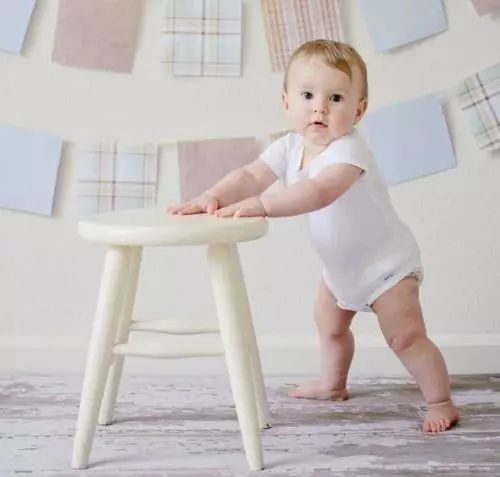 宝宝学习走路，爸爸妈妈这样做，能让宝宝走得更好！