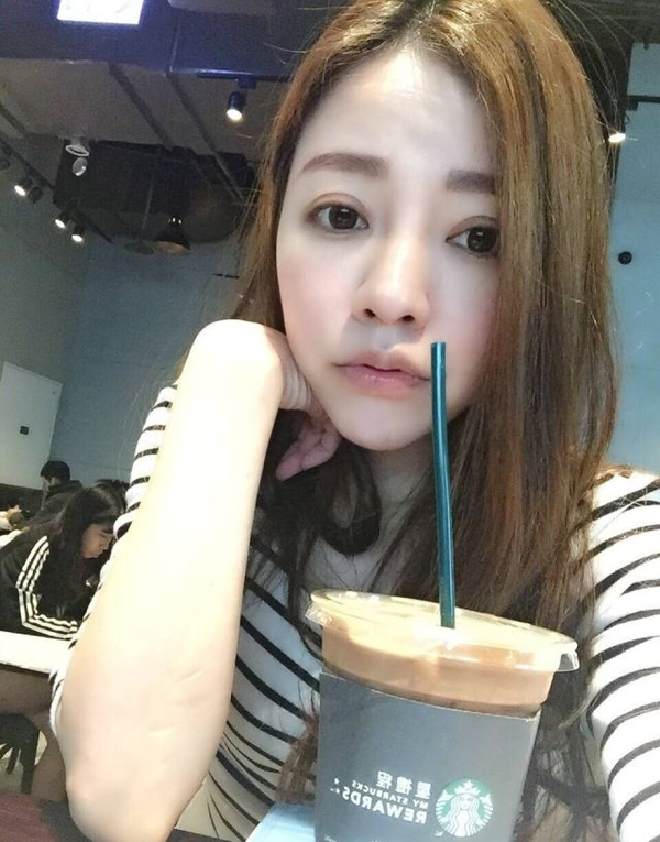 1717二妹许菲菲.1717三姐妹罕见同框.哎,这天也太不公平了.