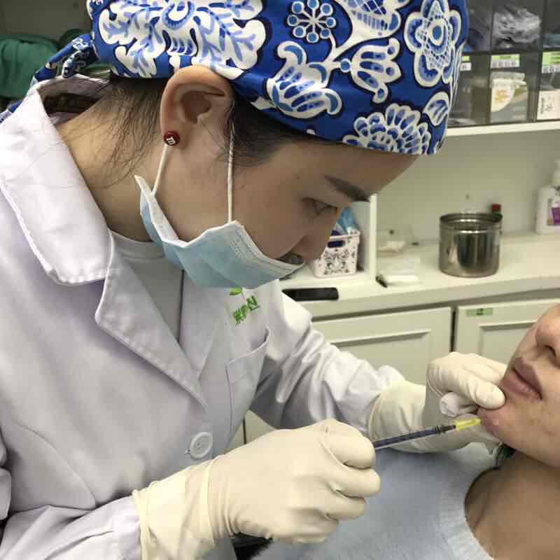 想要下巴丰得自然挺翘先做颏肌放松