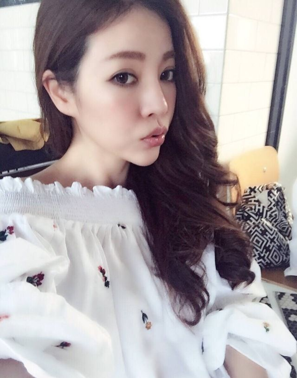 1717二妹许菲菲.1717三姐妹罕见同框.哎,这天也太不公平了.