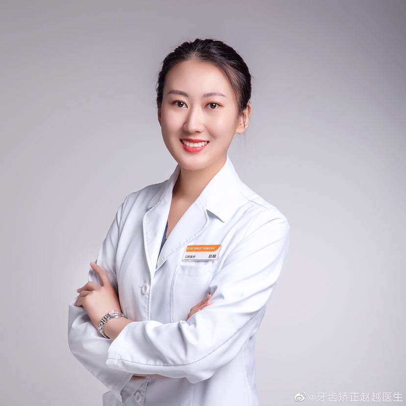 上海君笑口腔门诊部 关注 用吸管喝软饮料. 吃饭时喝软饮料.